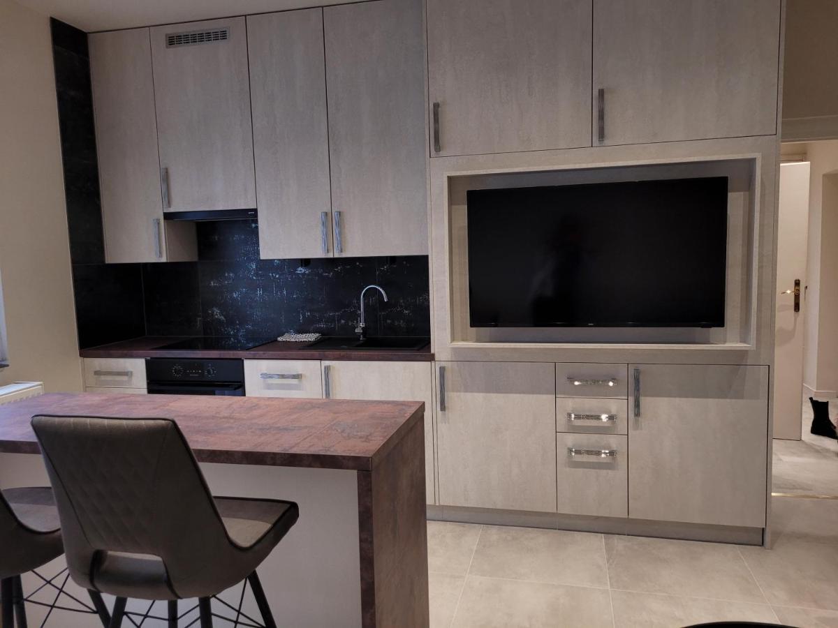Lara II Apartman Debrecen Extérieur photo