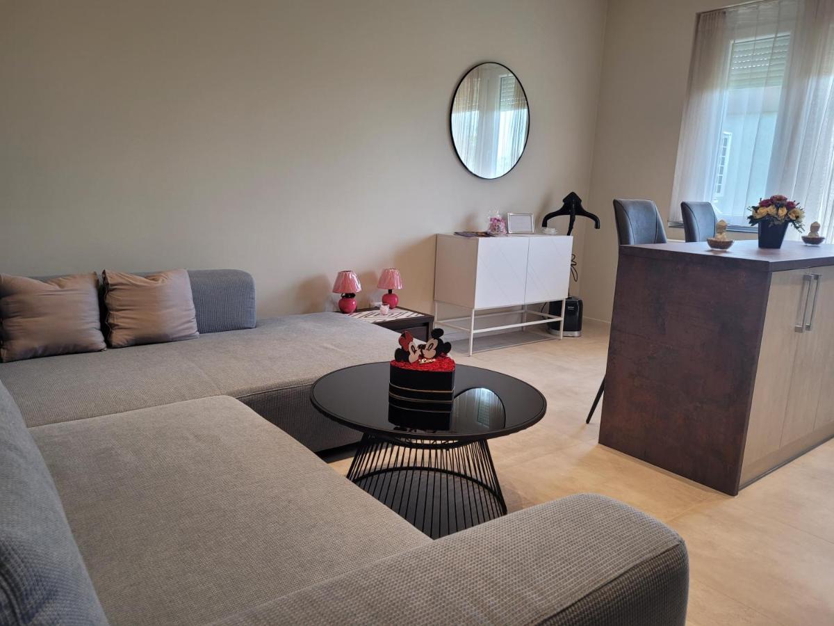 Lara II Apartman Debrecen Extérieur photo