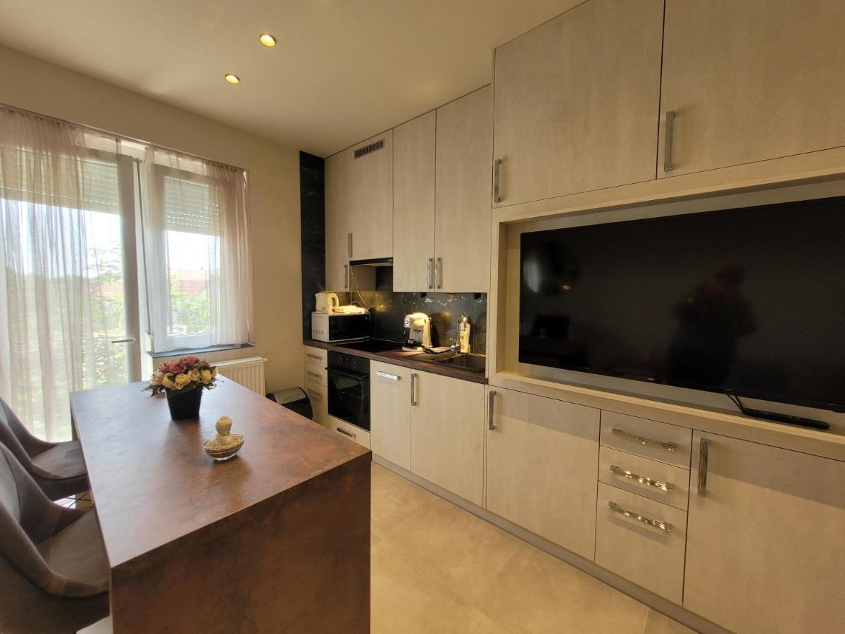Lara II Apartman Debrecen Extérieur photo